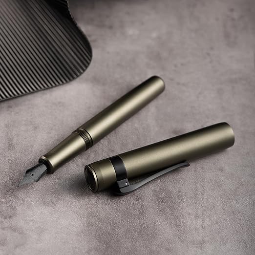 HONGDIAN M2 Mini Green Fountain Pen with Open Cap Display and Cap Beside Pen
