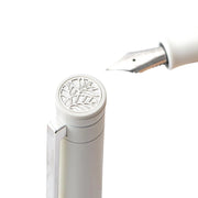 HONGDIAN 1862 Milk Tea Fountain Pen Nib Close Up with Cap
