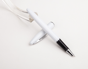 HONGDIAN 560 WHITE Fountain Pen with Open Cap Display and Cap Beside Pen
