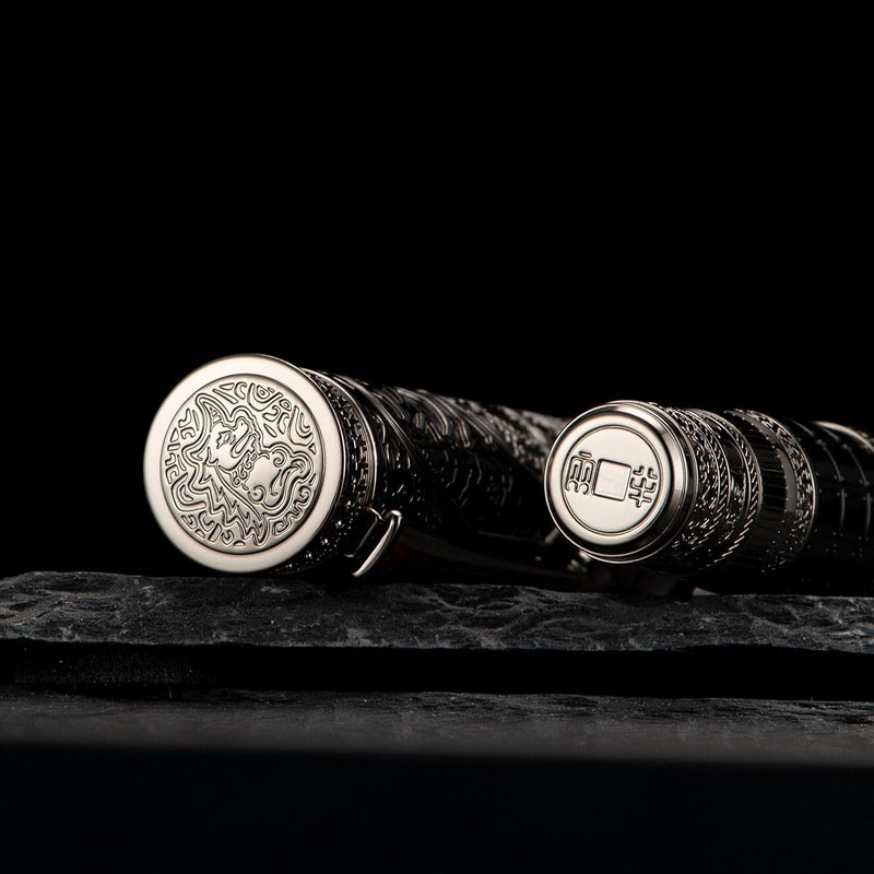 HONGDIAN D5S Black Fountain Pen with Close Up View of Cap Top and Barrel Bottom with Black Design Background 