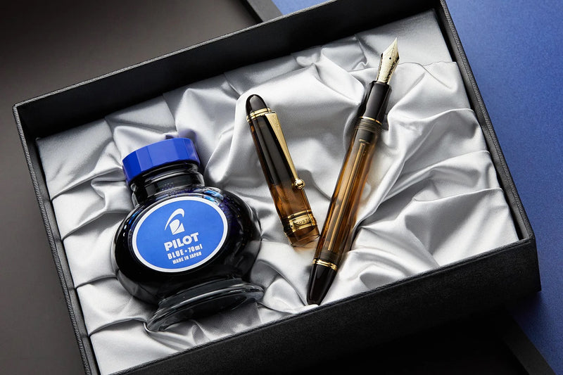 PILOT, Fountain Pen - CUSTOM 823 BROWN 14K.