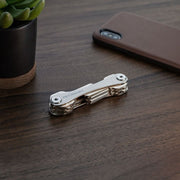 KEYSMART, Compact KEY HOLDER - TITANIUM 7