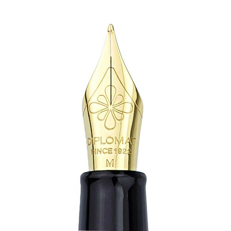 DIPLOMAT, Fountain Pen - TRAVELLER BLACK LACQUER GOLD.