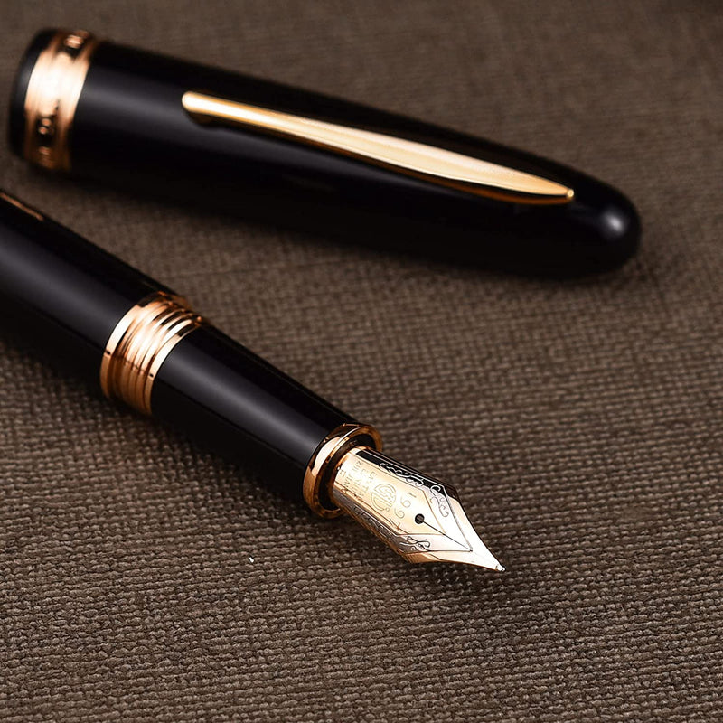 HONGDIAN 1841 Black Fountain Pen Nib Close Up with Cap
