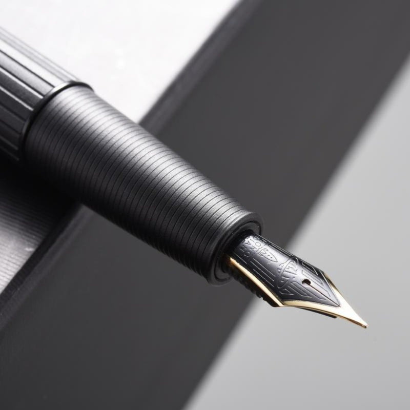 HONGDIAN A3 BLACK Fountain Pen Nib Close Up
