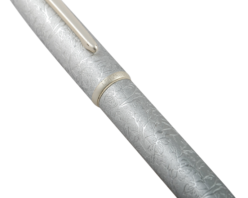 HONGDIAN A3 Taoyuan Wonderland Series SILVER Fountain Pen Cap and Barrel Close Up VIew 