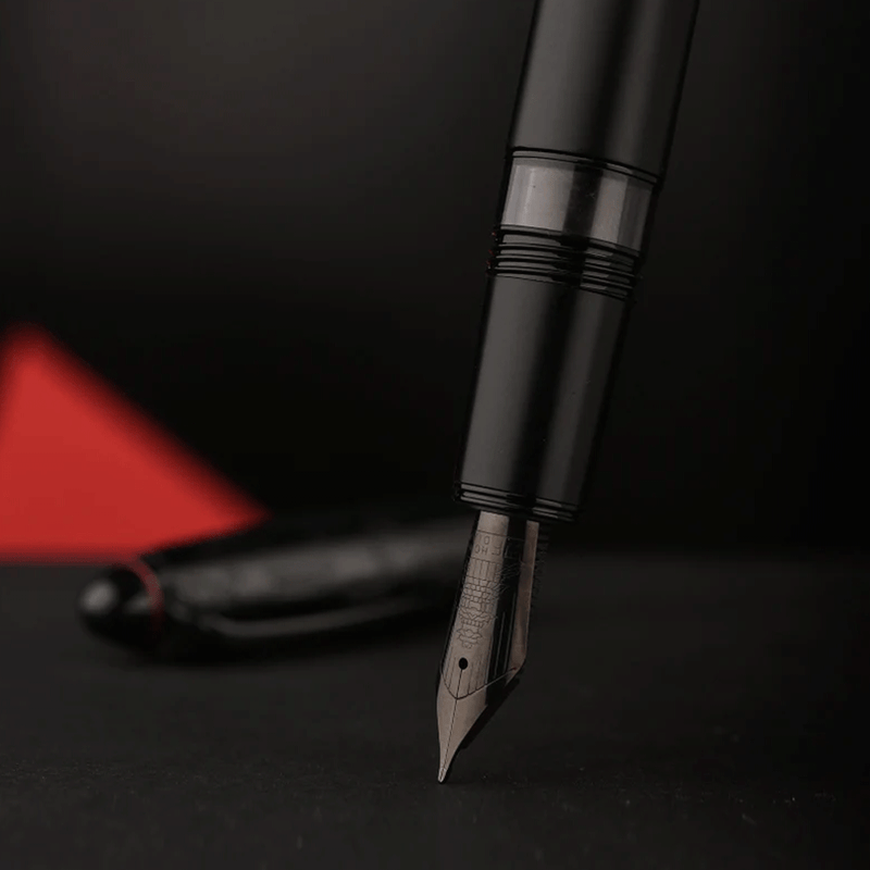 HONGDIAN N6 Piston Series Black Fountain Pen Nib Close Up
