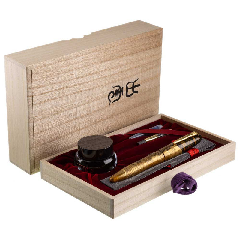 PLATINUM, Fountain Pen - IZUMO "KAGA" MAKI-E TAKISANSUI.